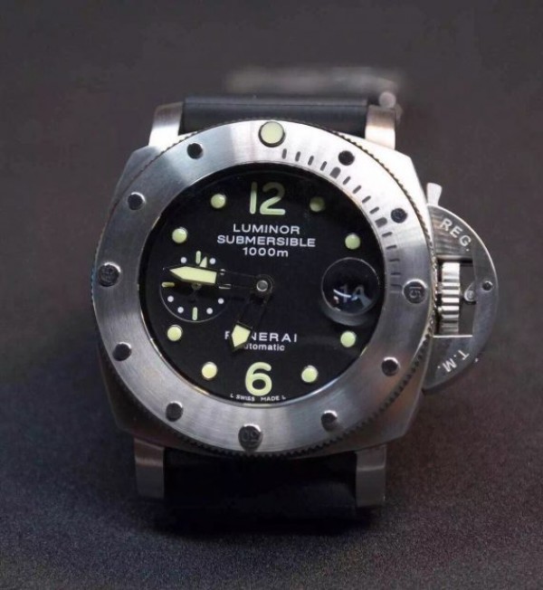 Panerai Luminor Submersible PAM243 Black Dial Rubber Strap P.9010