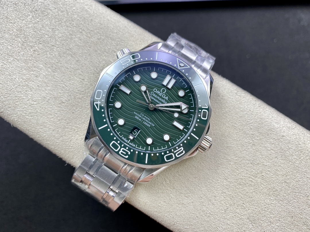 OMEGA Seamaster Diver 300M 42mm Green Dial 