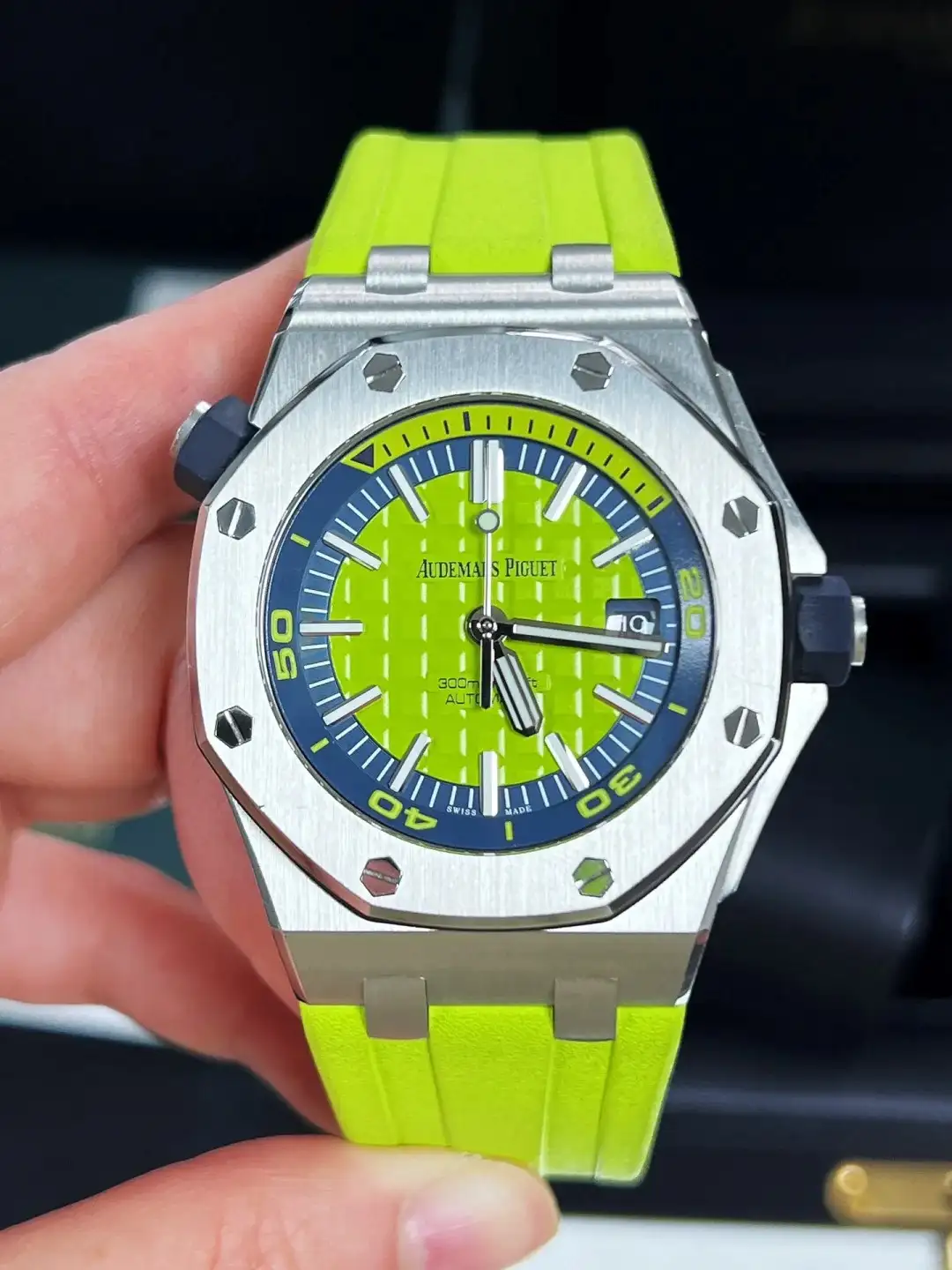 Audemars Piguet Royal Oak Offshore Diver Chronograph Green 26703ST.OO.A038CA.01 - view 3
