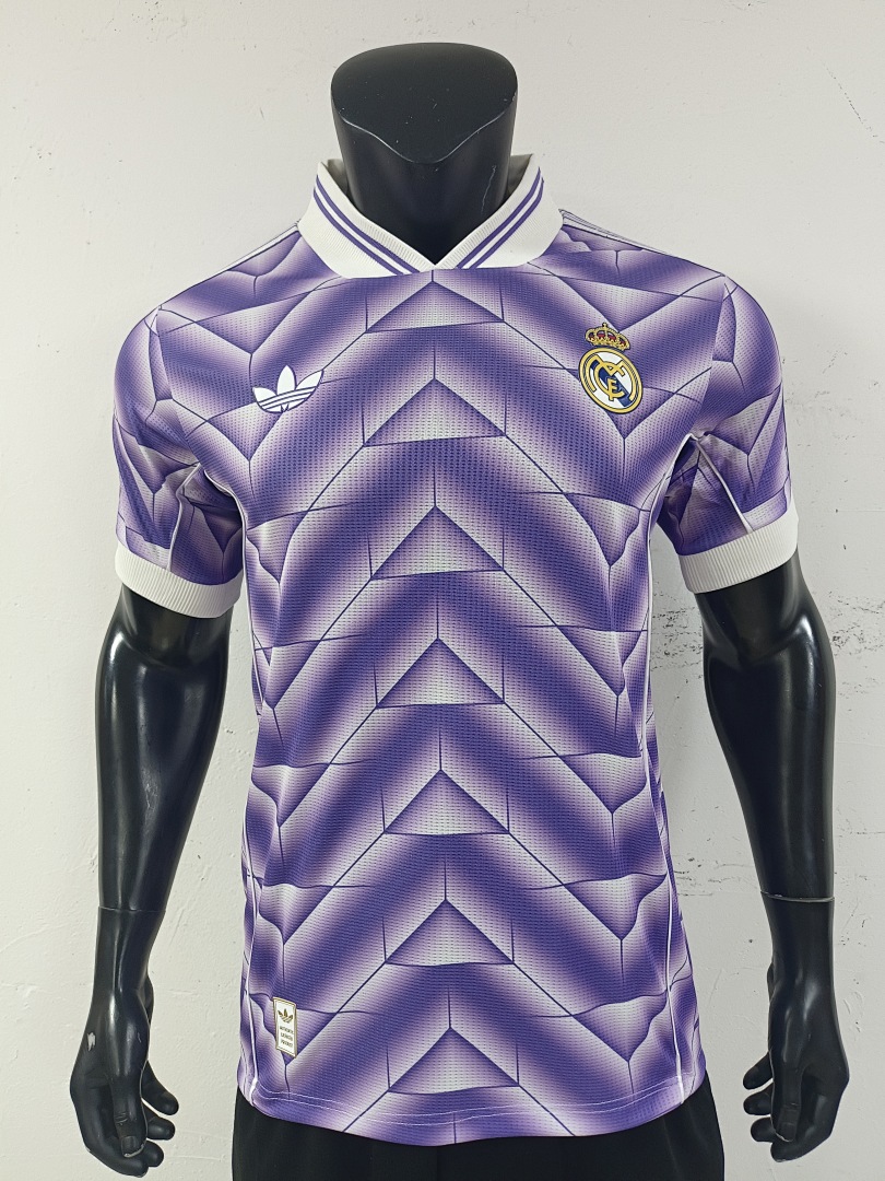 Real Madrid Retro Edition 4